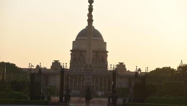 With a total of 8,000 guests in attendance, the swearing in ceremony on May 30 is slated to be the biggest ever event held at the Rashtrapati Bhavan. The programme will be held in the forecourt of Rashtrapati Bhavan.(Sonu Mehta/ HT PHOTO) With a total of 8,000 guests in attendance, the swearing in ceremony on May 30 is slated to be the biggest ever event held at the Rashtrapati Bhavan. The programme will be held in the forecourt of Rashtrapati Bhavan.(Sonu Mehta/ HT PHOTO)
