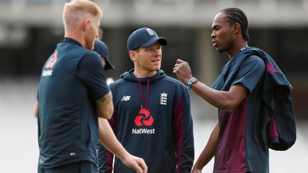 England's Eoin Morgan and Jofra Archer have a chat during a nets session.(Action Images via Reuters)