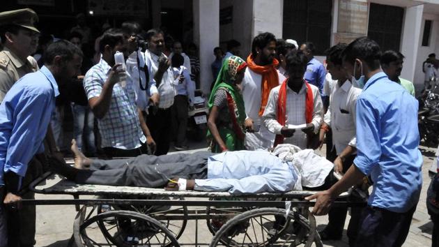 The liquor tragedy in Barabanki, in which 14 people died and around 47 others took ill, could have been averted if excise and police officials had acted further on raids in which spurious liquor was seized and two people were arrested on April 14. “The negligence of excise officials allowed the business of spurious liquor flourish in Barabanki villages, resulting into the Tuesday tragedy,” said local leader and former Samajwadi Party minister Arvind Singh Gope. (Dheeraj Dhawan / HT Photo) The liquor tragedy in Barabanki, in which 14 people died and around 47 others took ill, could have been averted if excise and police officials had acted further on raids in which spurious liquor was seized and two people were arrested on April 14. “The negligence of excise officials allowed the business of spurious liquor flourish in Barabanki villages, resulting into the Tuesday tragedy,” said local leader and former Samajwadi Party minister Arvind Singh Gope. (Dheeraj Dhawan / HT Photo)