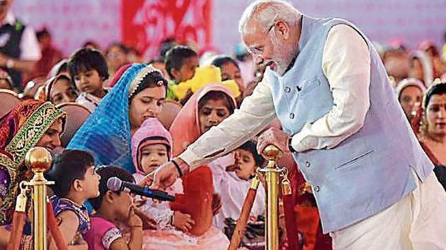 Prime Minister Narendra Modi interacts with the ‘Beti Bachao Beti Padhao’ beneficiaries, on the occassion of International Women’s Day in Jhunjhunu, Rajasthan on Thursday.(PTI Photo)