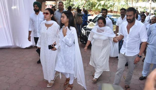 Kajol with daughter Nysa, husband Ajay Devgn at Veeru Devgan prayer meet.(Varinder Chawla)