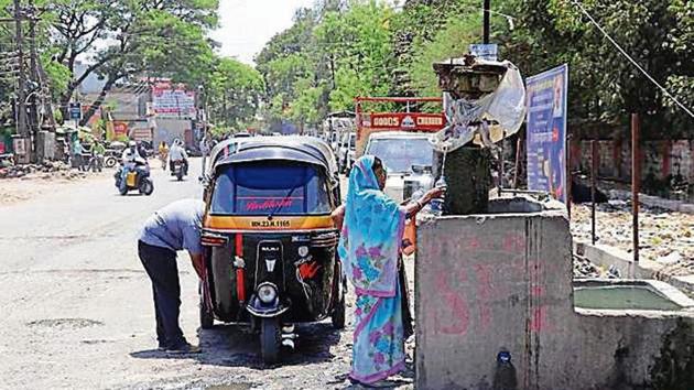 The shortage of rain has had Beed’s two main sources of water -- Bindusara Dam and the Majalgaon Irrigation Project -- dry or drying.(HT Photo)