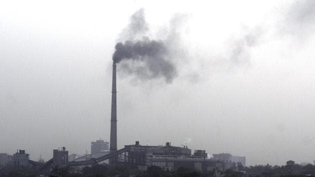 Just a week before World Environment Day that will be centred on the theme of air pollution this year, the Municipal Corporation of Gurugram (MCG) has decided to conduct a month-long awareness drive on air pollution in June.(Hindustan Times)