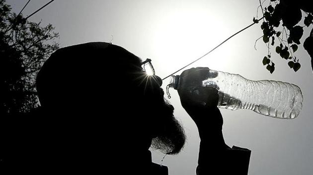 Heatwave-like conditions were experienced in parts of Delhi Wednesday with the day temperature touching 45 degrees Celsius at Palam and Aya Nagar. (Raj K Raj/HT Photo) Heatwave-like conditions were experienced in parts of Delhi Wednesday with the day temperature touching 45 degrees Celsius at Palam and Aya Nagar. (Raj K Raj/HT Photo)