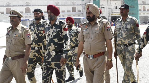 Punjab police personnel are put on patrol outside the Golden Temple ahead of the 35th anniversary of Operation Blue Star in Amritsar on Wednesday.(HT File Photo)