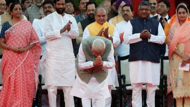 PM Modi, 57-member team of ministers begin second innings | Latest News ...