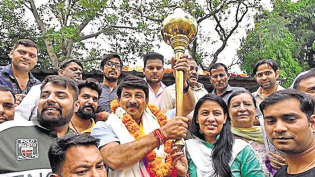 Bharatiya Janata Party (BJP) Delhi chief and North East Delhi MP Manoj Tiwari on Wednesday began his “night stay at slums” programme from Balmiki Basti in Wazirabad village.(Sanjeev Verma/HT PHOTO)