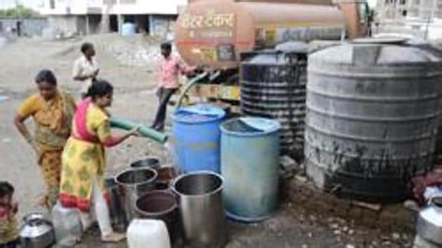 The main reasons for the acute water deficiencies in a number of parts of Pune were a) System of ‘Water Affidavits’ prevalent in the PMC, b) poor management of water tankers and theft of water from PMC’s water filling stations.(HT/PHOTO)