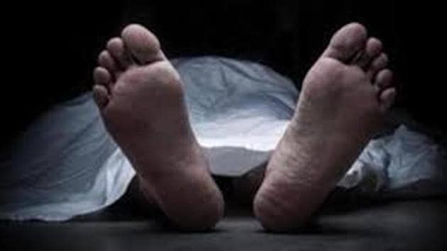 The victims, Avinash Tiwari and Seema Vishwakarma, residents of Kandarpada, Dahisar(West), had gone to a dhaba on the highway for dinner on Monday night.(HT File) The victims, Avinash Tiwari and Seema Vishwakarma, residents of Kandarpada, Dahisar(West), had gone to a dhaba on the highway for dinner on Monday night.(HT File)