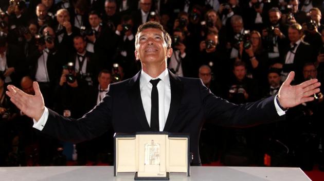 Antonio Banderas, Best Actor award winner for his role in the film “Pain and Glory” poses at the 72nd Cannes Film Festival Photocell after Closing ceremony in Cannes, France. (Regis Duvignau / REUTERS)