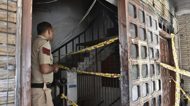 The Azad Maidan police on Thursday filed a supplementary charge sheet in the Himalaya bridge collapse, blaming three Brihanmumbai Municipal Corporation (BMC) engineers(Sanchit Khanna/HT PHOTO)