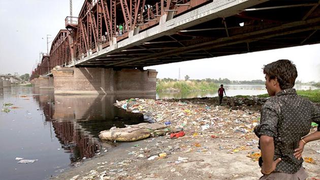The Delhi Pollution Control Committee (DPCC) has imposed an environment compensation of <span class='webrupee'>?</span>5.5 lakh on the Delhi Tourism and Transportation Development Corporation Ltd (DTTDC) for choking the Yamuna’s flow with debris from the Signature Bridge.(AP Photo)