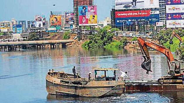 Workers clean Mithi River ahead of the monsoon. (Satish Bate/HT) Workers clean Mithi River ahead of the monsoon. (Satish Bate/HT)