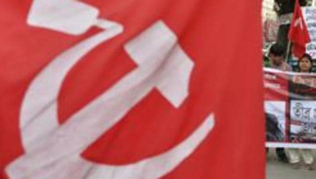 Communist Party of India (Marxist) which has been marginalised in Bengal is trying to make a comeback by recapturing its offices that were taken over by Trinamool Congress.(AFP)