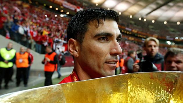 Sevilla's Jose Antonio Reyes celebrates with the Europa League