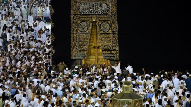 Muslims perform Umrah around the holy Kaaba at the Great Mosque during the holy fasting month of Ramadan in Mecca, Saudi Arabia. (Waleed Ali / REUTERS)
