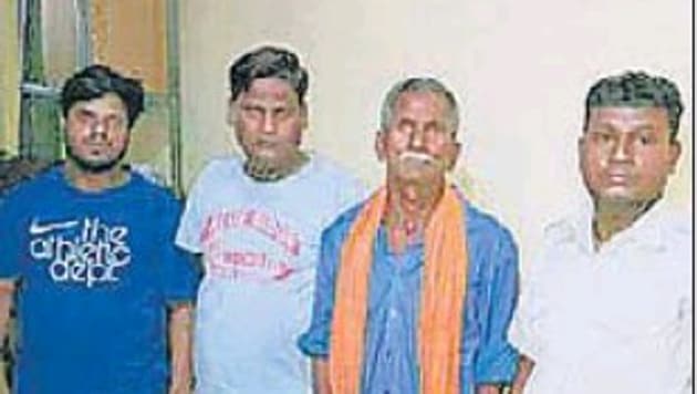 Noida police on Friday arrested four men, who were allegedly a part of a crowd that tied two persons to a pole and assaulted them in sector 26 on suspicion of stealing batteries from auto-rickshaws. (HT Photo) Noida police on Friday arrested four men, who were allegedly a part of a crowd that tied two persons to a pole and assaulted them in sector 26 on suspicion of stealing batteries from auto-rickshaws. (HT Photo)