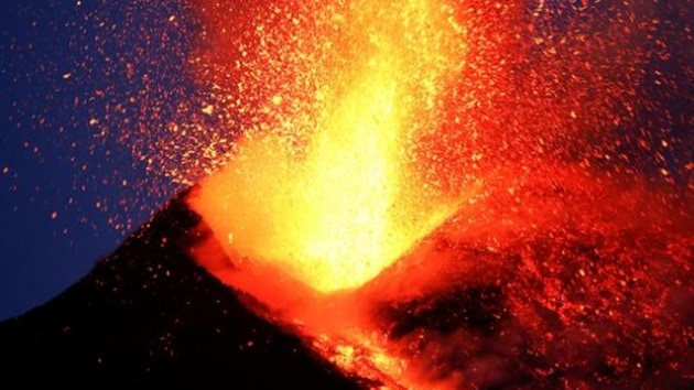 Italy’s Mount Etna, Europe’s highest volcano, sparks into life | World ...