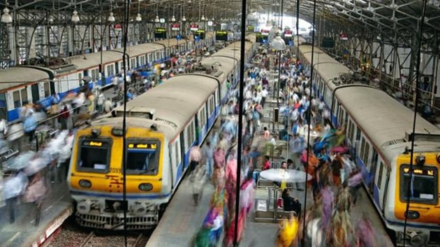 On Central Railway, the level-crossing at Kalwa station opens more than 30 times a day for five minutes, leading to delays of suburban trains. (HT Photo) On Central Railway, the level-crossing at Kalwa station opens more than 30 times a day for five minutes, leading to delays of suburban trains. (HT Photo)