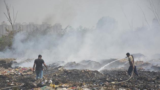 A massive fire broke out at the solid waste dumping site at Shakti Khand in Indirapuram on Friday night. (Sakib Ali / Hindustan Times) A massive fire broke out at the solid waste dumping site at Shakti Khand in Indirapuram on Friday night. (Sakib Ali / Hindustan Times)