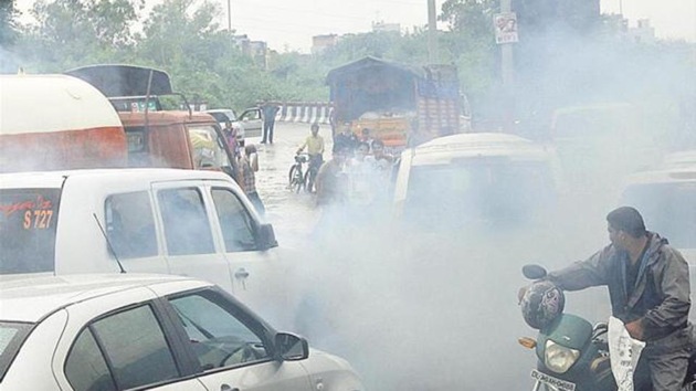 In his complaint to the hospital deputy superintendent Dr Alok Kumar Sinha, a medical officer at sadar (district) hospital, Siwan, said that 8-10 cops came and thrashed him when he was on emergency duty last night.(HT Photo)