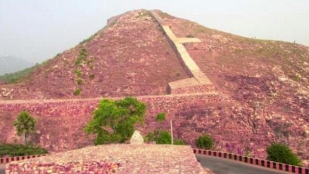 According to officials, the 40 km long wall which encircled the entire city of Rajgriha in ancient times, was erected by the Mauryans over a period of time to protect Magadhan kingdom from invaders and enemies. (HT Photo)