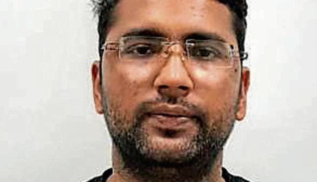 Police said that Jangid promoted the website through WhatsApp groups. It was so popular that social media sites had many people seeking help of fake news busters authenticate the scheme. (HT Photo)