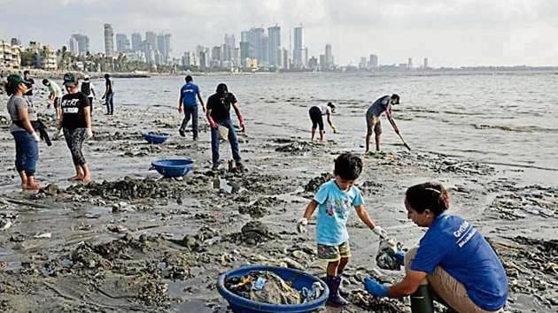 The clean-up was scheduled on June 1, 2 and 5. “The enthusiasm among citizens to change the way we view our coastline and rivers is heart-warming,” said Shishir Joshi, chief executive officer and co-founder, Project Mumbai.(HT Photo)