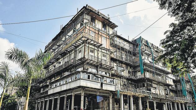 Esplanade Mansion is being vacated after civic authorities declared it ‘dangerous’. (Kunal Patil/HT) Esplanade Mansion is being vacated after civic authorities declared it ‘dangerous’. (Kunal Patil/HT)