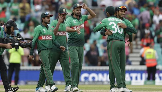 Bangladesh's captain Mashrafe Mortaza, centre, celebrates with his teammates as they walk off after winning by 21 runs in the Cricket World Cup match between South Africa and Bangladesh at the Oval in London, Sunday, June 2, 2019(AP)