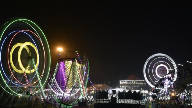 In a daring operation, the Ahmedabad Fire Brigade on midnight rescued as many as 40 people stuck in a tall merry-go-round at a fun fare.(Mohd Zakir/HT Photo/Representative Image)