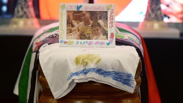 A picture of Spanish football player Jose Antonio Reyes with his children rests on the coffin. (AFP) A picture of Spanish football player Jose Antonio Reyes with his children rests on the coffin. (AFP)