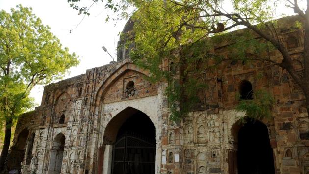 The mosque’s facades are adorned with alcoves. Some minor and major cracks can be found in parts. The outer facade was whitewashed by locals some years back. “The mosque is made of granite and quartzite stones. It also demonstrates a beautiful combination of red and black stones. Most of these stones were locally available since the area falls under the Aravalli mountain ranges,” said Bhattacharyya. (Parveen Kumar / HT Photo) 