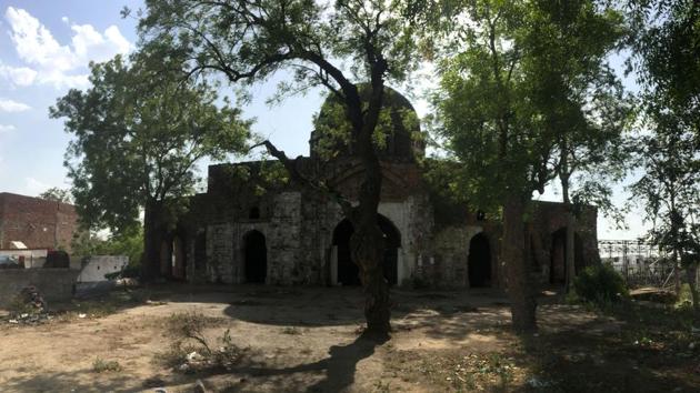 The courtyard of the mosque has a big neem tree at the centre, along with several other smaller ones on the periphery. Local residents said that Muslims wanted to use the structure as a mosque while the Hindu population wanted a temple here. A conflict ensued, and the panchayat decided to use the place as a community space, multiple residents in the vicinity said. (Parveen Kumar / HT Photo) 