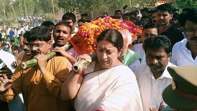 BJP MP from Amethi, Smriti Irani, at the funeral procession of Surendra Singh, her close political aide.(ANI)