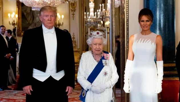 U.S. President Donald Trump, First Lady Melania Trump and Britain’s Queen Elizabeth pose at the State Banquet at Buckingham Palace in London, Britain June 3, 2019.(Doug Mills/Pool via REUTERS)