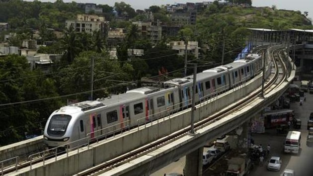 According to a recent survey by MMRDA, 50% Metro commuters are expected to walk to and back from the stations, which are approximately 1km apart.(HT Photo)