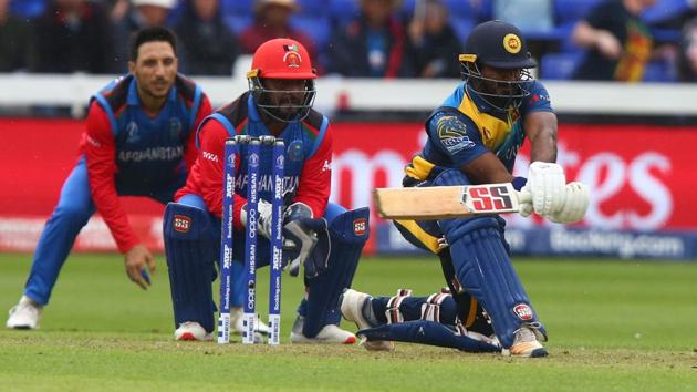 Sri Lanka's Kusal Perera (R) is caught behind by Afghanistan's Mohammad Shahzad. (AFP)