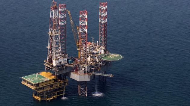 Oil extended losses after plunging 10% in four days as the prospect of a sharp slowdown in global economic growth. (Bloomberg File Photo) Oil extended losses after plunging 10% in four days as the prospect of a sharp slowdown in global economic growth. (Bloomberg File Photo)