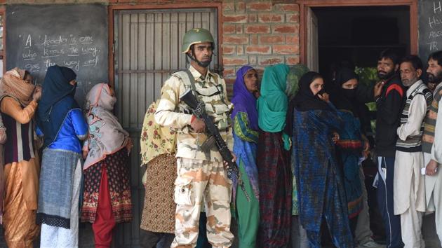 File photo: Paramilitary soldier stands guard as Kashmiri voters wait in a queue to cast their votes during the third phase of election in shangus in south Kashmirs Anantnag district on April 23, 2019.(Photo by Waseem Andrabi/ Hindustan Times) File photo: Paramilitary soldier stands guard as Kashmiri voters wait in a queue to cast their votes during the third phase of election in shangus in south Kashmirs Anantnag district on April 23, 2019.(Photo by Waseem Andrabi/ Hindustan Times)