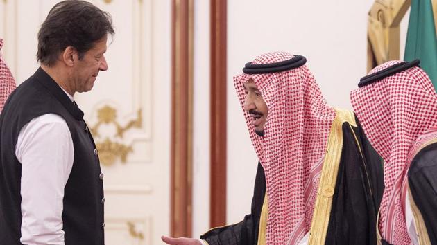 King Salman bin Abdulaziz (C) of Saudi Arabia welcoming Pakistani Prime Minister Imran Khan (L) at the opening session of a summit of the 57-member Organization of Islamic Cooperation (OIC) in the Saudi holy city of Mecca, June 1, 2019.(AFP) King Salman bin Abdulaziz (C) of Saudi Arabia welcoming Pakistani Prime Minister Imran Khan (L) at the opening session of a summit of the 57-member Organization of Islamic Cooperation (OIC) in the Saudi holy city of Mecca, June 1, 2019.(AFP)