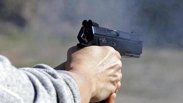 The victim’s father told the police that one of the two men first pulled out a weapon and pointed it at his son and then they pointed their guns at his two daughters.(Reuters / Representative Photo)