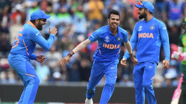 India's Yuzvendra Chahal (C) celebrates with teammates after dismissing South Africa's Rassie van der Dussen. (AFP)
