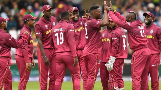 West Indies' Oshane Thomas (5R) celebrate taking the wicket of Pakistan's Shadab Khan.(AFP)