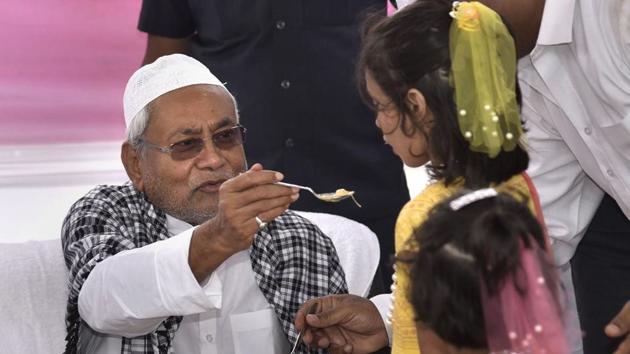 Bihar Chief Minister Nitish Kumar offers sewaiyan (a traditional sweet dish) to children after the Eid-ul-Fitr prayers at Gandhi Maidan in Patna on Wednesday.(PTI)