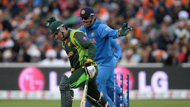 BIRMINGHAM, ENGLAND - JUNE 15: India captain MS Dhoni celebrates as Pakistan captain Misbah-ul-Haq is bowled by Ravindra Jadeja during the ICC Champions Trophy match between India and Pakiatan at Edgbaston on June 15, 2013 in Birmingham, England.(Getty Images) BIRMINGHAM, ENGLAND - JUNE 15: India captain MS Dhoni celebrates as Pakistan captain Misbah-ul-Haq is bowled by Ravindra Jadeja during the ICC Champions Trophy match between India and Pakiatan at Edgbaston on June 15, 2013 in Birmingham, England.(Getty Images)