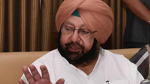 Punjab chief minister Amarinder Singh Wednesday urged Prime Minister Narendra Modi to waive off loans of distressed farmers at the national level.(File Photo)