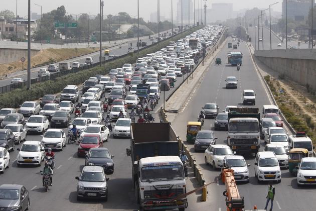Heavy traffic on the Delhi-Gurgaon Expressway, in Gurugram, India, on Wednesday, June 5, 2019. (Yogendra Kumar/HT PHOTO) Heavy traffic on the Delhi-Gurgaon Expressway, in Gurugram, India, on Wednesday, June 5, 2019. (Yogendra Kumar/HT PHOTO)