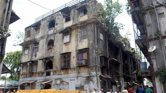 MHADA’s list figures buildings which are in dilapidated condition and hence pose danger to the residents.(HT Photo) MHADA’s list figures buildings which are in dilapidated condition and hence pose danger to the residents.(HT Photo)