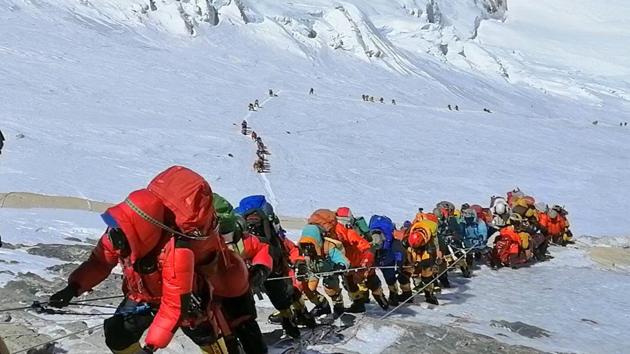 That death toll have raised concerns that inexperienced mountaineers are being encouraged to undertake the dangerous climb by unscrupulous guiding companies.(AP/Representative Image)